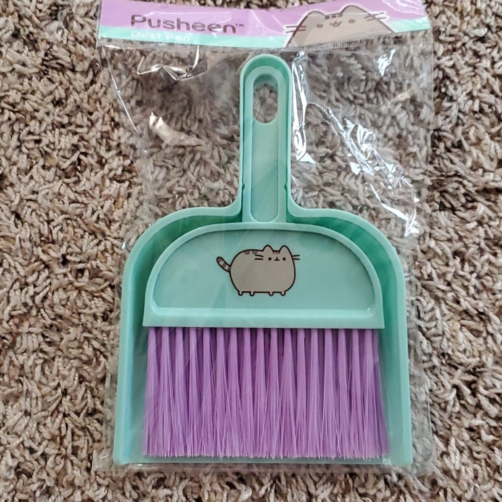 Pusheen dust pan